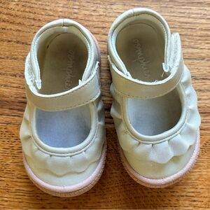 Oomphies Girls Amina Cupsole Mary Jane Flat- Gold- size 5